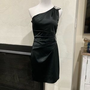 Tweeze Me black special occasion dress size 7